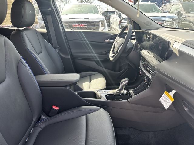 Buick Encore GX Vehicle Full-screen Gallery Image 23