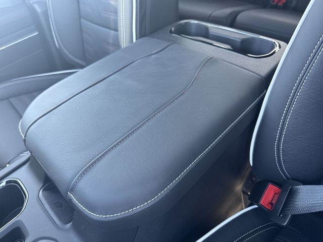 GMC Sierra 1500 Vehicle Full-screen Gallery Image 21