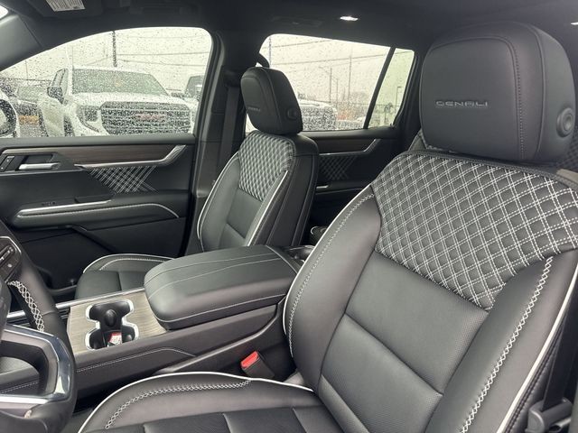 GMC Acadia Vehicle Full-screen Gallery Image 11