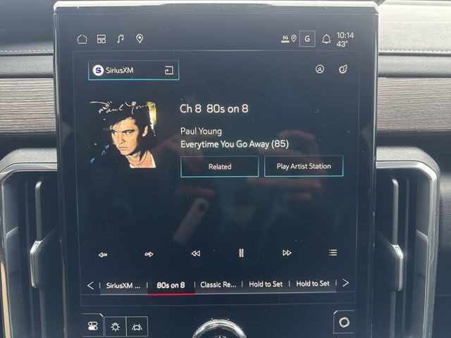 GMC Acadia Vehicle Full-screen Gallery Image 16