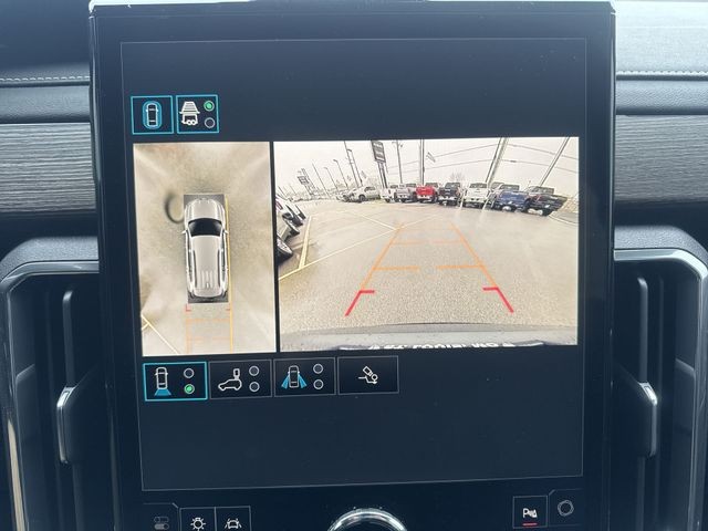 GMC Acadia Vehicle Full-screen Gallery Image 17