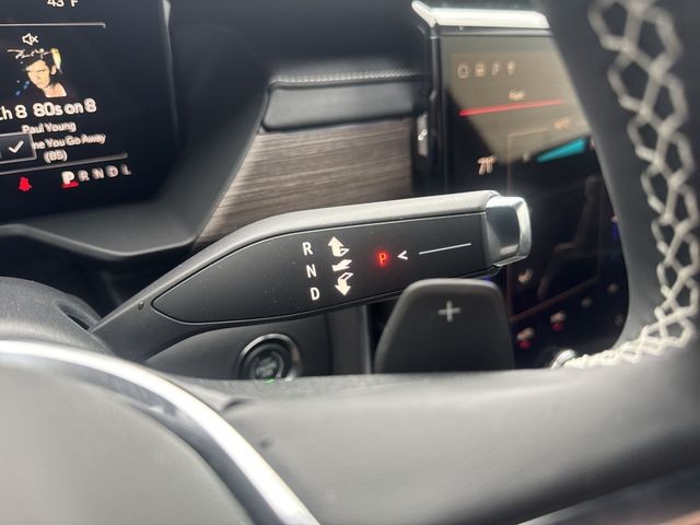 GMC Acadia Vehicle Full-screen Gallery Image 20