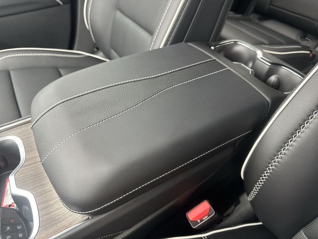 GMC Acadia Vehicle Full-screen Gallery Image 21