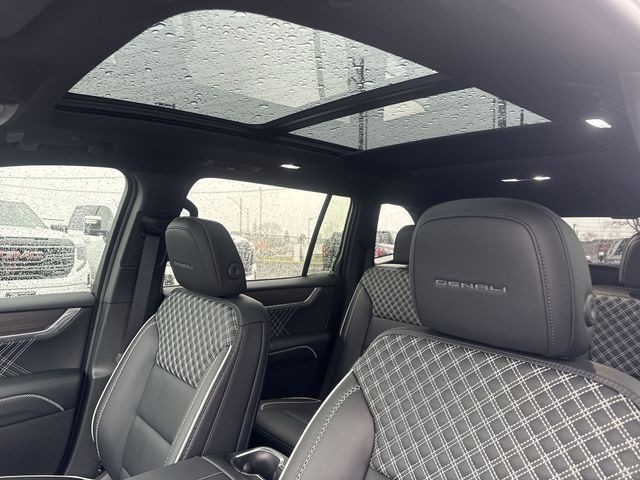 GMC Acadia Vehicle Full-screen Gallery Image 22