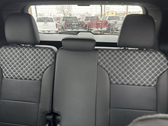 GMC Acadia Vehicle Full-screen Gallery Image 24