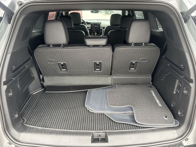 GMC Acadia Vehicle Full-screen Gallery Image 25