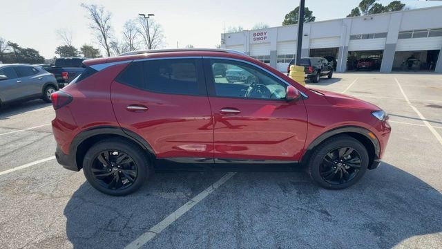 Buick Encore GX Vehicle Full-screen Gallery Image 09