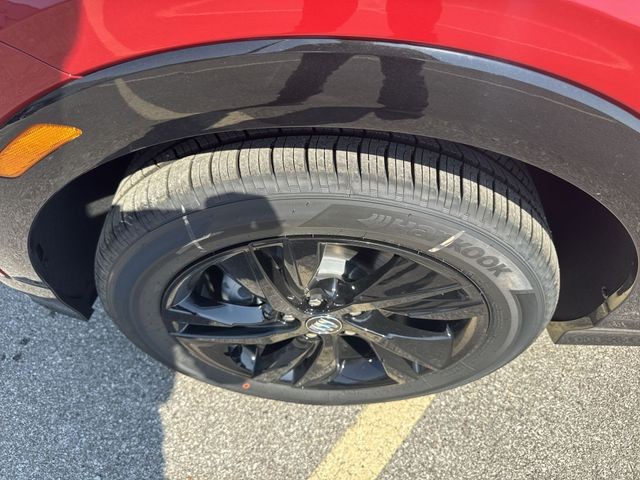 Buick Encore GX Vehicle Full-screen Gallery Image 10