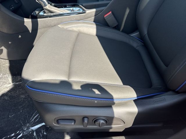 Buick Encore GX Vehicle Full-screen Gallery Image 12