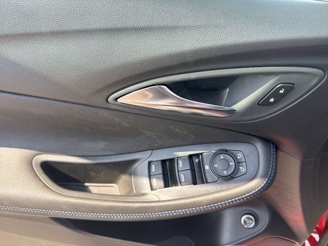 Buick Encore GX Vehicle Full-screen Gallery Image 13