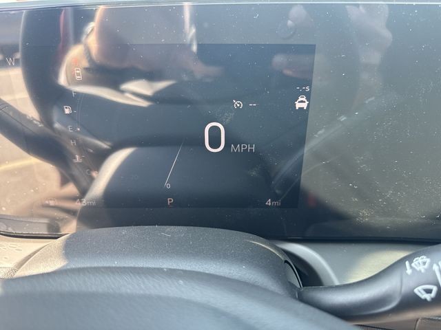 Buick Encore GX Vehicle Full-screen Gallery Image 15