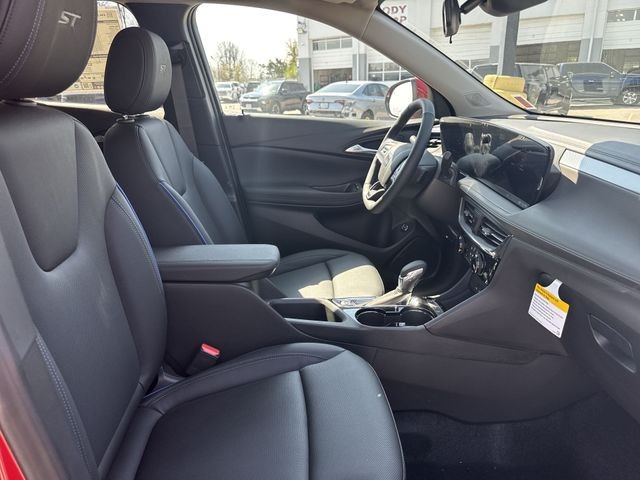 Buick Encore GX Vehicle Full-screen Gallery Image 23