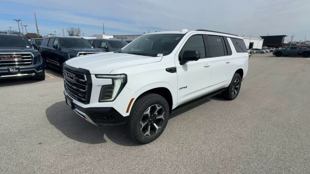 GMC Yukon XL Vehicle Full-screen Gallery Image 04