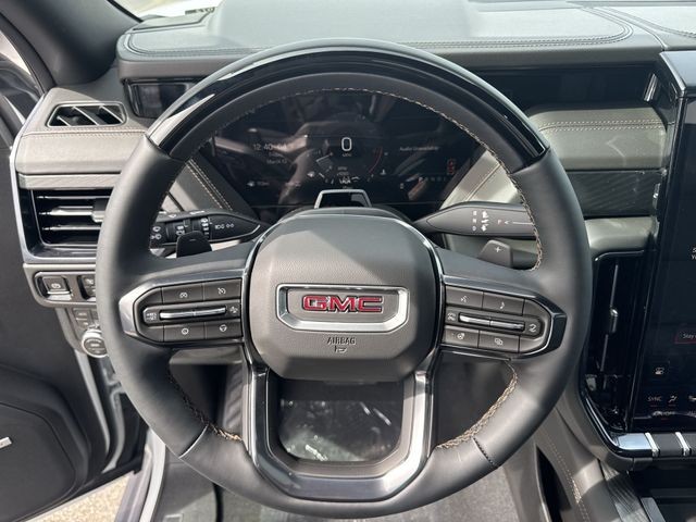 GMC Yukon XL Vehicle Full-screen Gallery Image 14