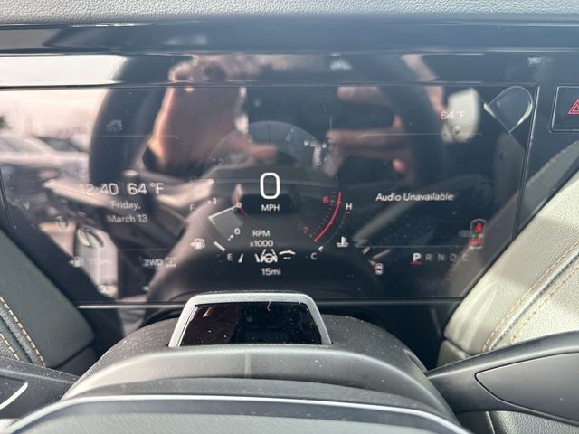 GMC Yukon XL Vehicle Full-screen Gallery Image 15