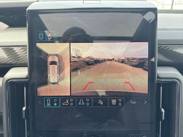 GMC Yukon XL Vehicle Full-screen Gallery Image 17