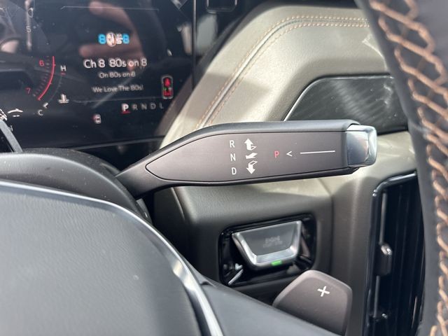 GMC Yukon XL Vehicle Full-screen Gallery Image 20