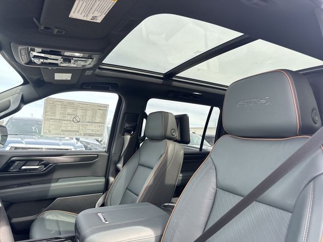 GMC Yukon XL Vehicle Full-screen Gallery Image 22