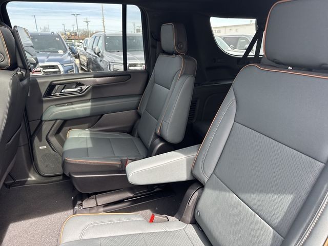 GMC Yukon XL Vehicle Full-screen Gallery Image 23