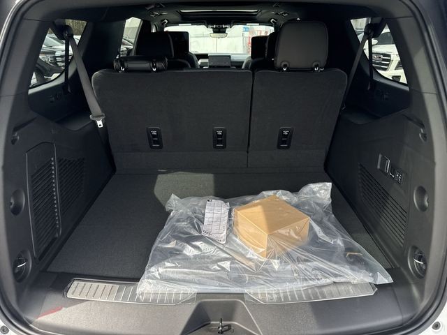 GMC Yukon XL Vehicle Full-screen Gallery Image 25