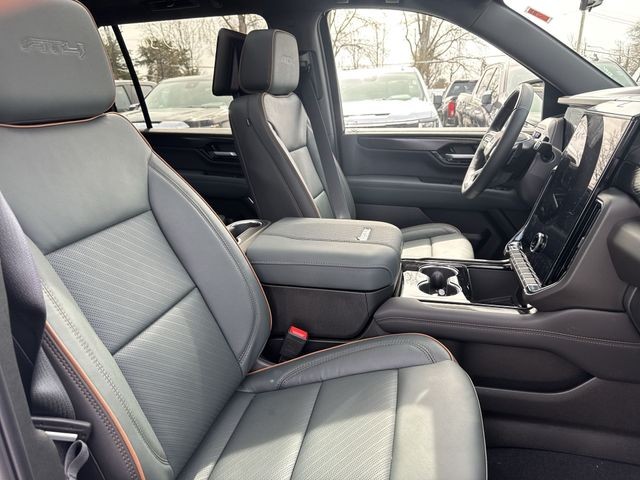 GMC Yukon XL Vehicle Full-screen Gallery Image 26