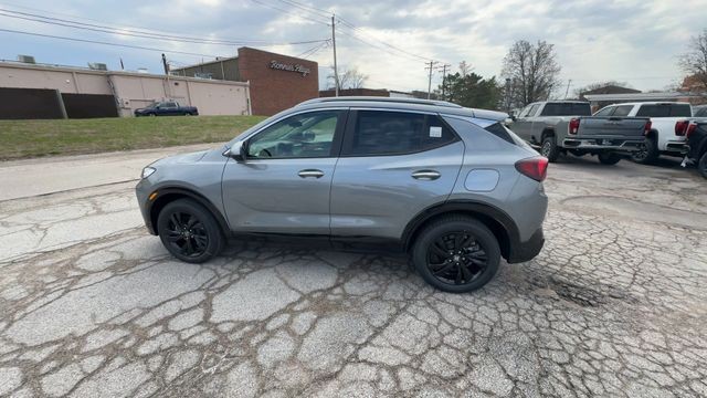 Buick Encore GX Vehicle Full-screen Gallery Image 05