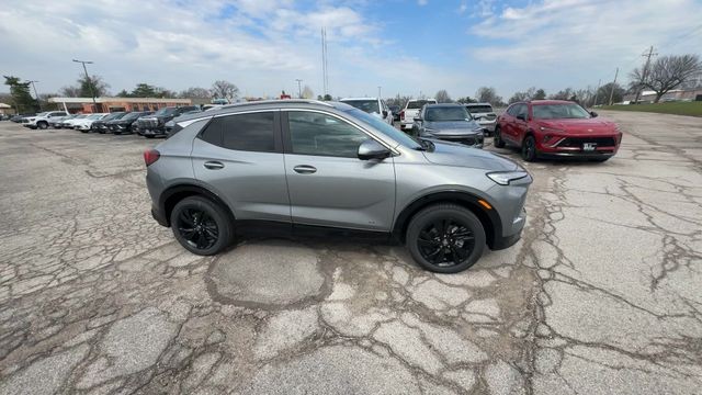 Buick Encore GX Vehicle Full-screen Gallery Image 09