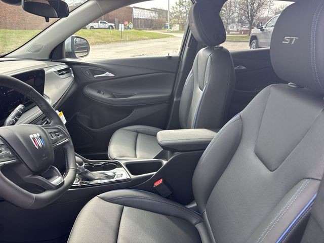 Buick Encore GX Vehicle Full-screen Gallery Image 11