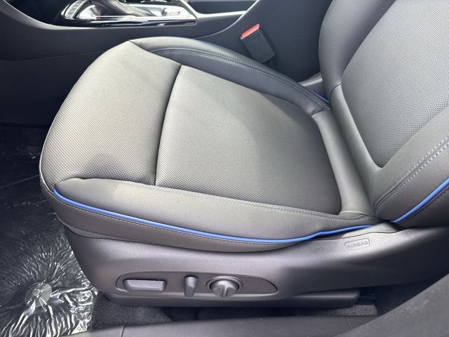 Buick Encore GX Vehicle Full-screen Gallery Image 12