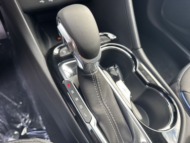 Buick Encore GX Vehicle Full-screen Gallery Image 19