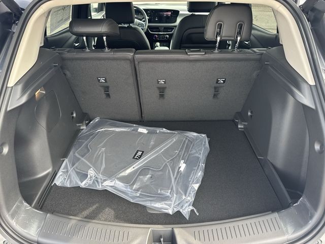 Buick Encore GX Vehicle Full-screen Gallery Image 22