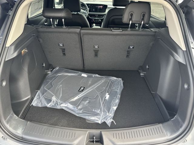 Buick Encore GX Vehicle Full-screen Gallery Image 23