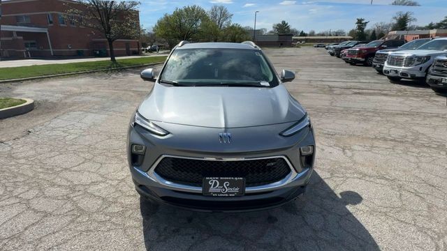 Buick Encore GX Vehicle Full-screen Gallery Image 03