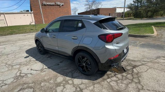 Buick Encore GX Vehicle Full-screen Gallery Image 06