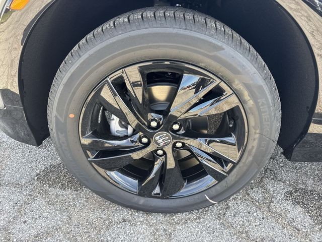 Buick Encore GX Vehicle Full-screen Gallery Image 10