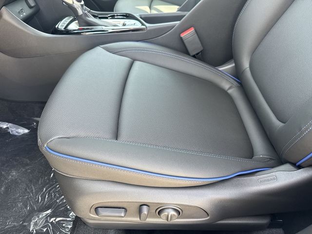 Buick Encore GX Vehicle Full-screen Gallery Image 12