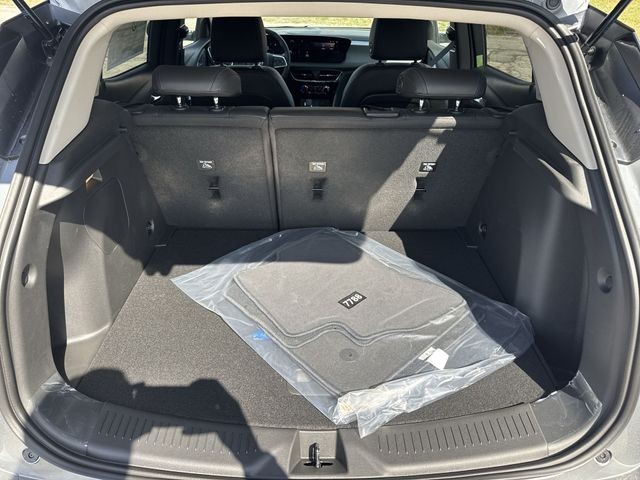 Buick Encore GX Vehicle Full-screen Gallery Image 23