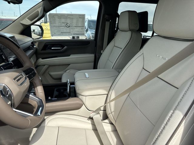 GMC Yukon Vehicle Full-screen Gallery Image 11