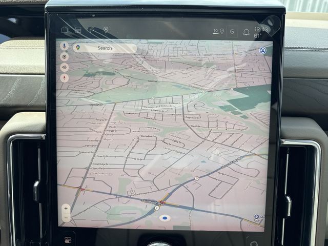 GMC Yukon Vehicle Full-screen Gallery Image 18