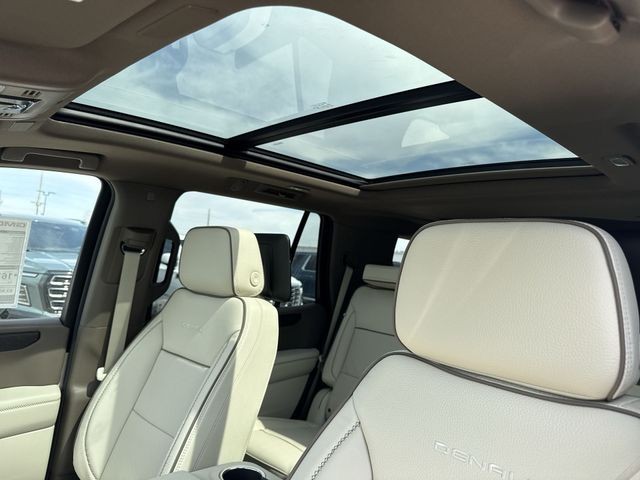 GMC Yukon Vehicle Full-screen Gallery Image 22