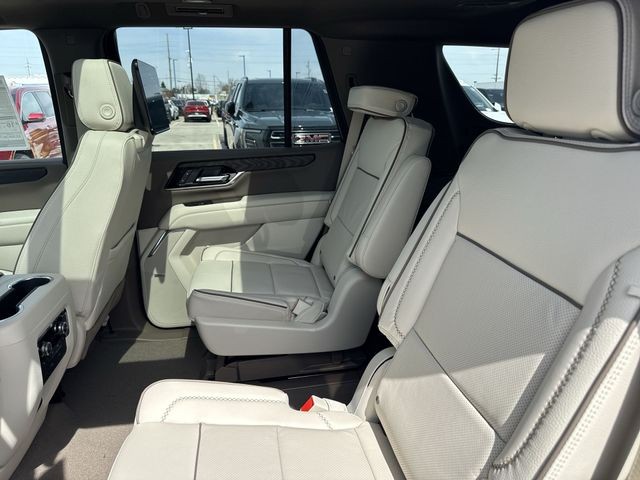 GMC Yukon Vehicle Full-screen Gallery Image 23