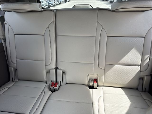 GMC Yukon Vehicle Full-screen Gallery Image 24