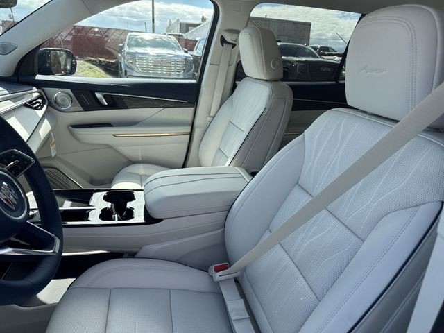 Buick Enclave Vehicle Full-screen Gallery Image 11