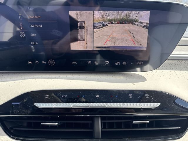 Buick Enclave Vehicle Full-screen Gallery Image 17