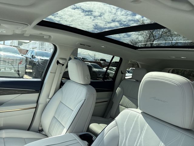 Buick Enclave Vehicle Full-screen Gallery Image 22