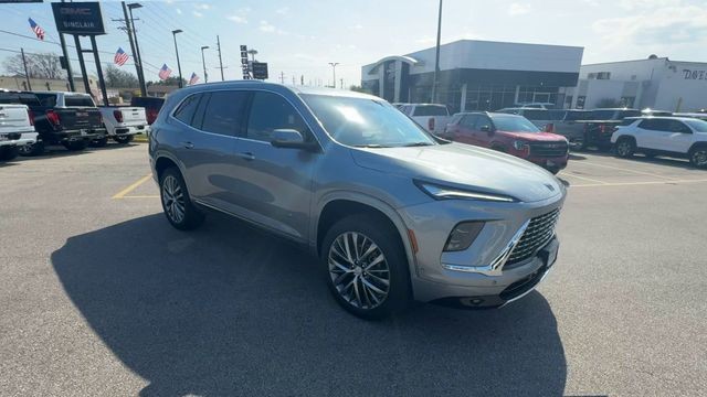 Buick Enclave Vehicle Full-screen Gallery Image 02