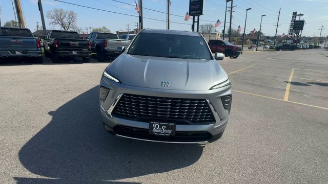 Buick Enclave Vehicle Full-screen Gallery Image 03