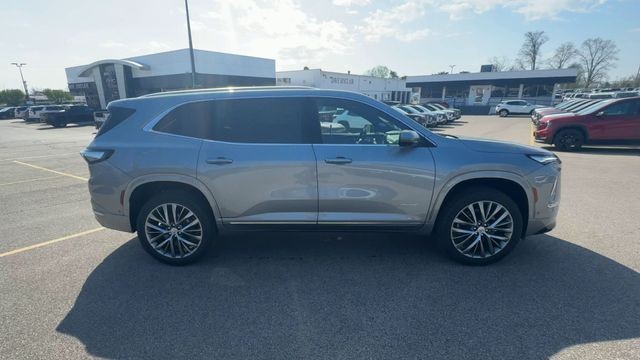 Buick Enclave Vehicle Full-screen Gallery Image 09