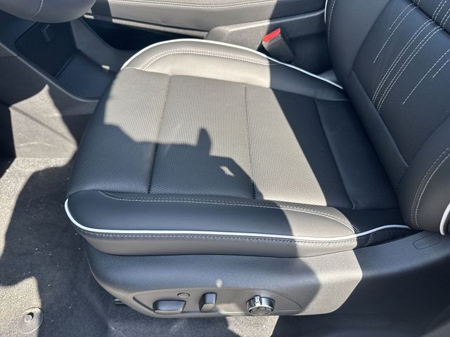 Buick Enclave Vehicle Full-screen Gallery Image 12