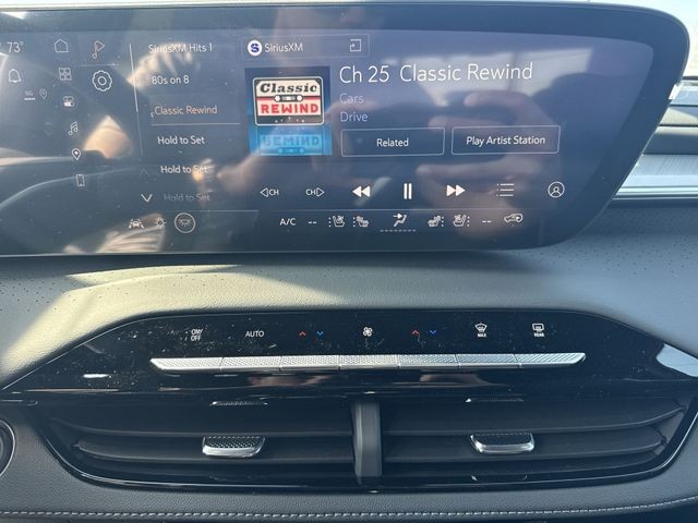 Buick Enclave Vehicle Full-screen Gallery Image 16